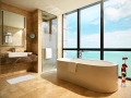 Beach Hotel Deluxe King Room Bathroom