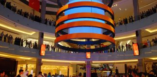 Fashion Brands Embracing Technology in 2015