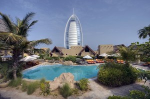 Jumeirah_Beach_Hotel_-_Beit_Al_Bahar_-_Exclusive_pool_2