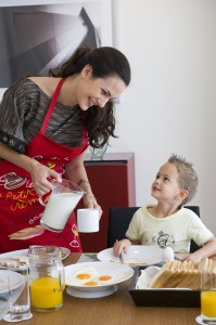 Jumeirah_Living_World_Trade_Centre_Residences-_Mother_and_Child-_Breakfast_Shot_2