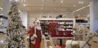 Christmas Decoration Lightens Up Dubai Mall Vitrines