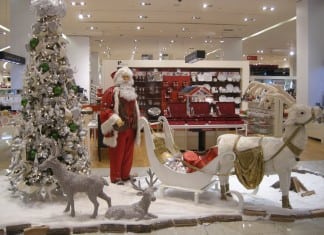 Christmas Decoration Lightens Up Dubai Mall Vitrines