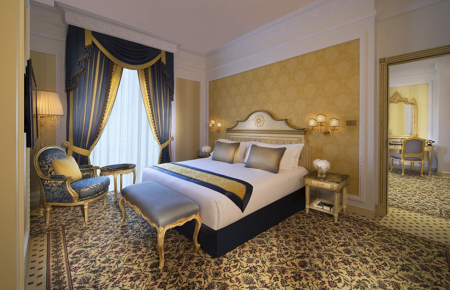 Luxury Suite - Bedroom - Royal Rose