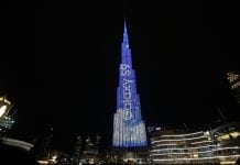 Burj Khalifa Light Up for Galaxy S9 and S9+’s Debut