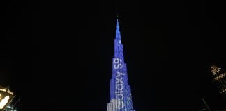 Burj Khalifa Light Up for Galaxy S9 and S9+’s Debut