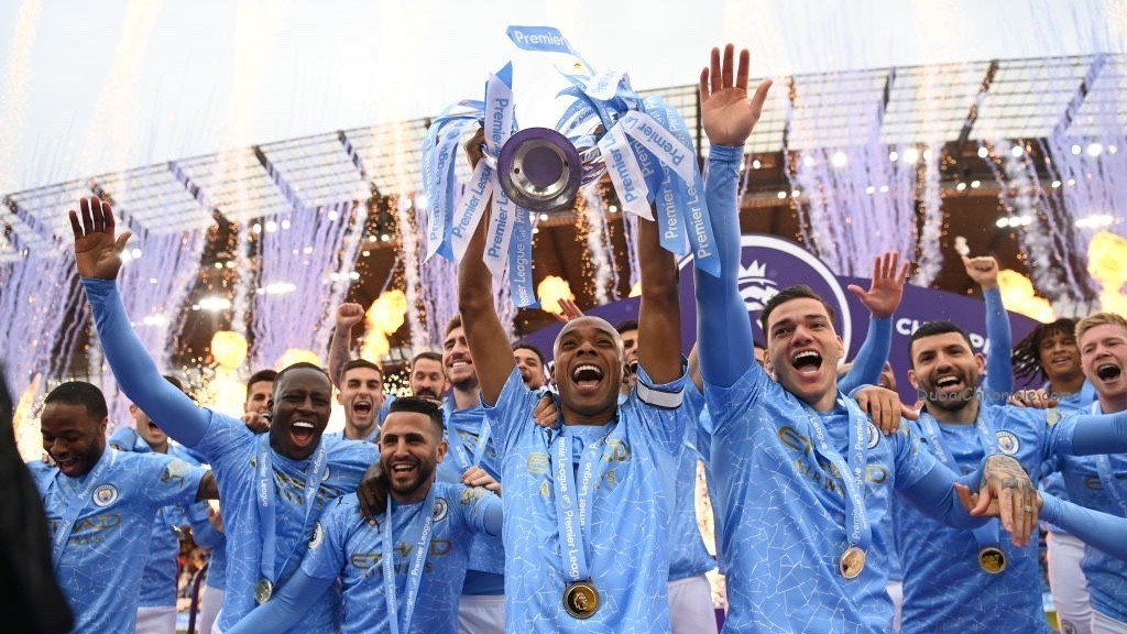 City captain Fernandinho put the seal on the Club’s record-breaking season, following a final day 5-0 win over Everton.