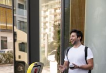 Robots Begin Delivering Groceries for Noon in Dubai