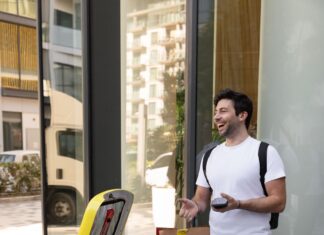 Robots Begin Delivering Groceries for Noon in Dubai